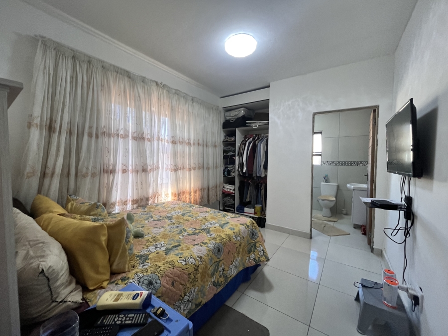 5 Bedroom Property for Sale in Wilkoppies North West